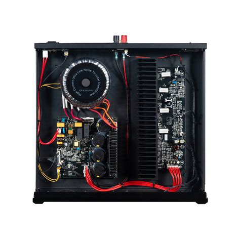 Emotiva BasX A1 усилитель мощности