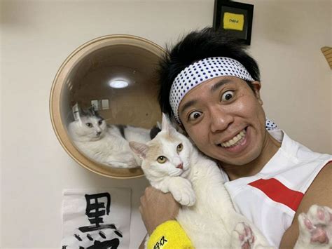 サンシャイン池崎、猫を愛し猫に愛された男 保護猫活動、広がれ関心 3年前に施設から2匹引き取り育てる：中日スポーツ・東京中日スポーツ