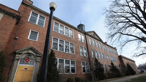 Board votes to demolish Smith Middle School