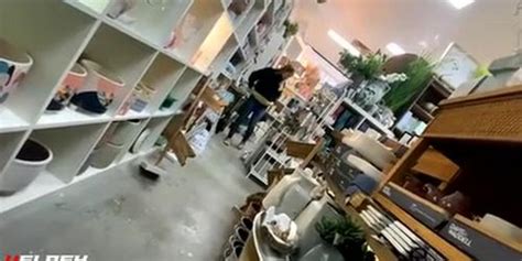 Bulge Flash Milf Tnaflix