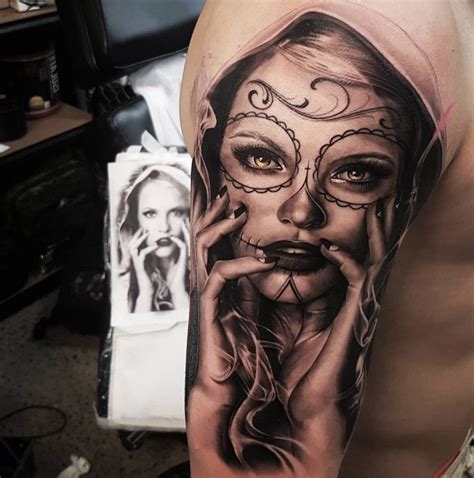 Oberarm Tattoo 99 inspirierende Ideen für Frauen und Männer Oberarm