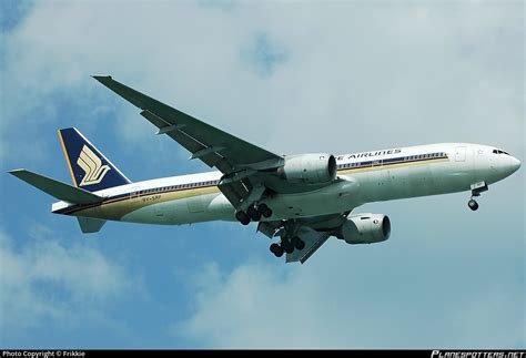 V Srf Singapore Airlines Boeing Er Photo By Frikkie Id