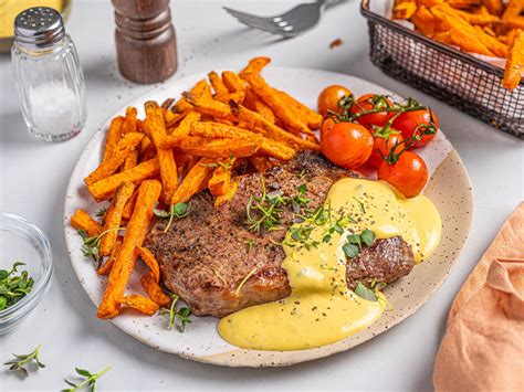 Saftig entrecôte med søtpotet fries og béarnaise Oppskrift Meny no