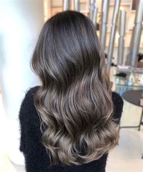 Attention Brunettes Ash Brown Hair Is The Hairstyle Trend For