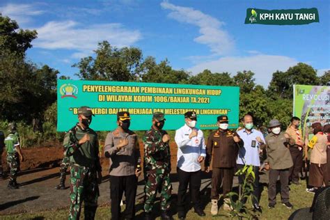 Gerakan Revolusi Hijau Membangun Sinergitas Menanam Pohon Peprov