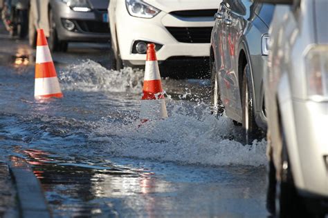 車が水没・冠水したときの対応は？事前対策をして水害に備えよう 乗り方選べるカーリースはjoycal