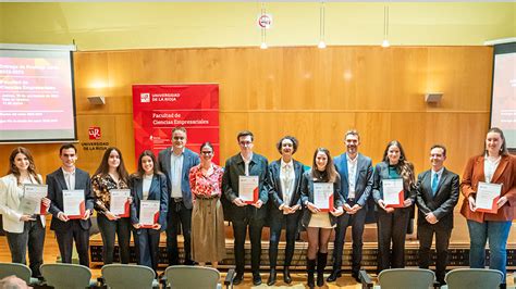 La Facultad De Ciencias Empresariales Entrega Sus Premios Y Menciones A