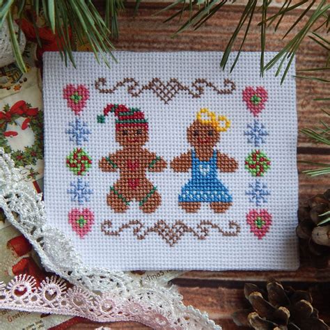 FREE Gingerbread Men Cross Stitch Pattern Buymeacoffee