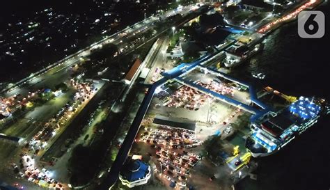 Foto Pantauan Udara Pelabuhan Merak Dipadati Ribuan Kendaraan Pemudik