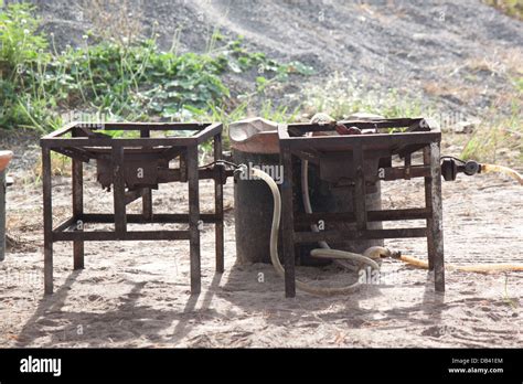 Charcoal Cooking Stove Hi Res Stock Photography And Images Alamy