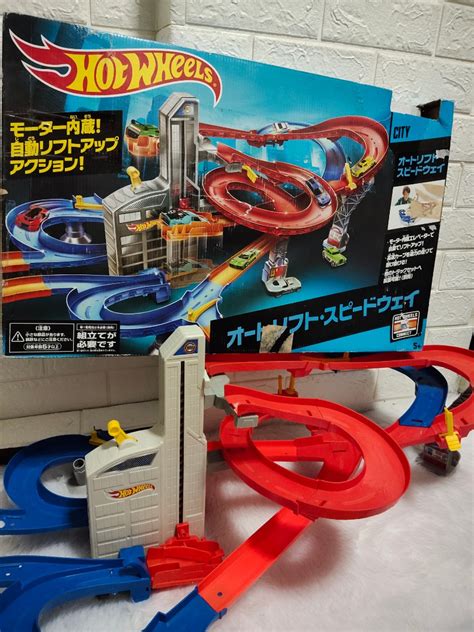 Hot Wheels Auto Lift Expressway Hobbies And Toys Toys And Games On Carousell