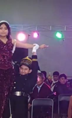 Chambelán sufre al cargar a quinceañera video se hace viral