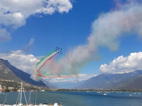 Le Frecce Tricolori Sul Lago Diseo Ed Subito Spettacolo Foto E