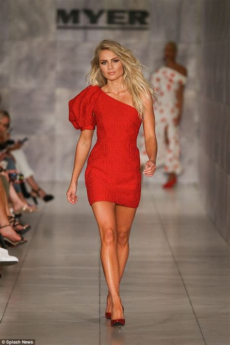 Elyse Knowles Stuns On The Myer Catwalk With Kris Smith Daily Mail Online