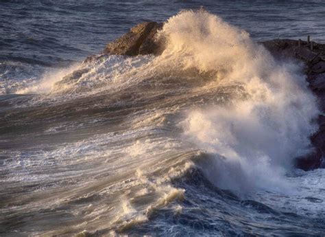 Forte Vento Di Scirocco Eolie E Isole Minori Isolate Da Ore