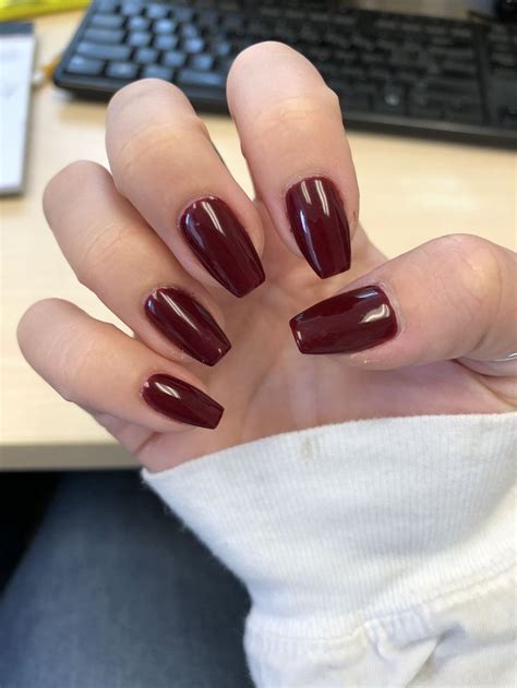 Pin By Annick On Nagel Ontwerp In Burgundy Acrylic Nails Maroon