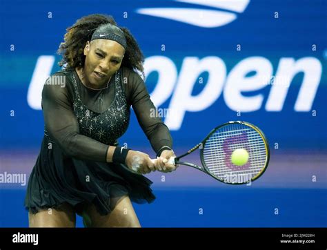 Serena Williams Ajla Tomljanovic Serena Williams Aktion Fotos Und