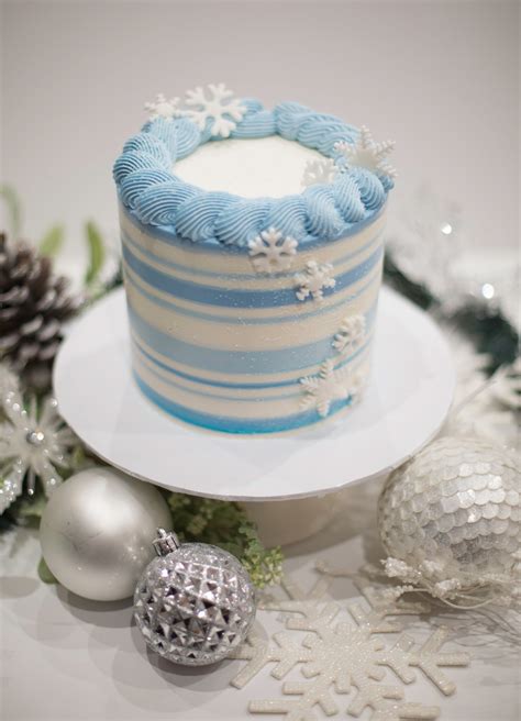 Christmas Snowflake Cake Design/ 6" Cake | Penelope's Perfections Bakery