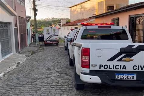 Homem é Morto Com 10 Tiros Ao Chegar Em Casa Após Festa Na Paraíba