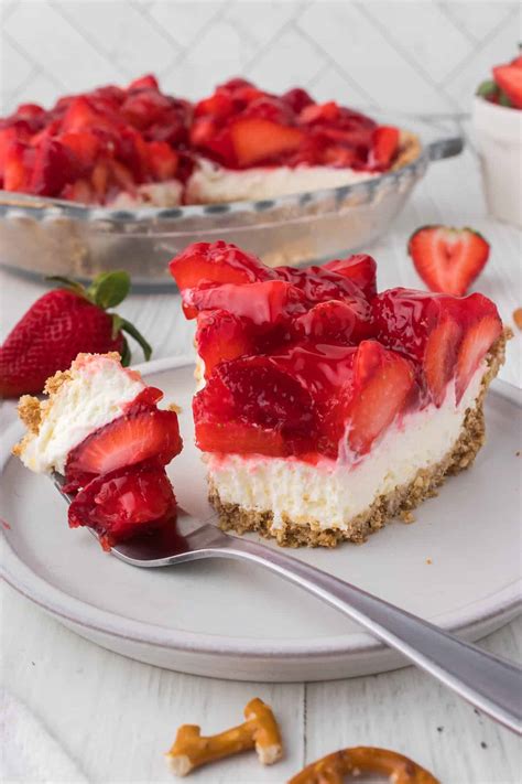 Strawberry Pretzel Pie The Ultimate Crowd Pleasing Dessert