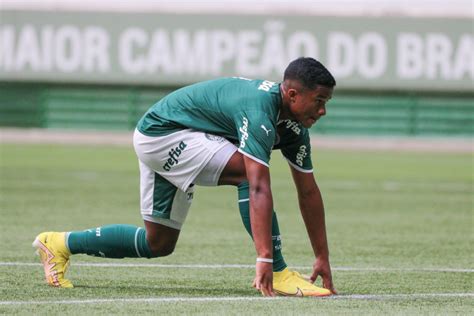 Palmeiras vê Endrick repercutir mundialmente mas segue sem receber