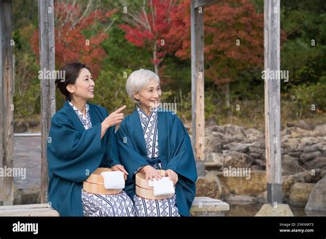 Woman In Yukata Holding A Tub And Hand Towel At A Hot Spring Ryokan In Autumn Stock Photo Alamy