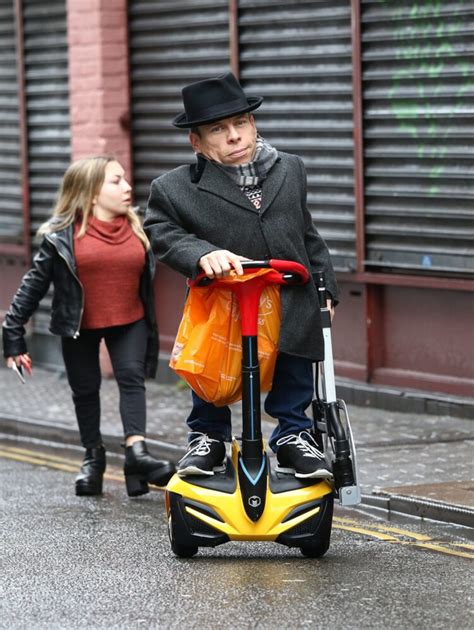 10 Hot Sexy Annabelle Davis Bikini Pics