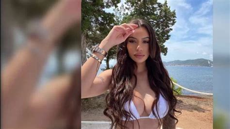 8 Hot Sexy Yasmine Pierards Bikini Pics