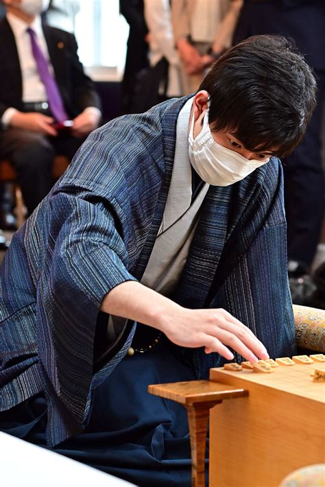 中日新聞 東京新聞 将棋【公式】 On Twitter 藤井聡太五冠に出口若武六段が挑んでいる叡王戦五番勝負の第二局が、名古屋市の名古屋