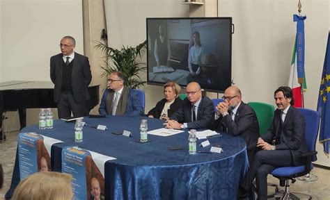 Valditara Contestato A Lecce Glissa Sui Nuovi Programmi Della Scuola