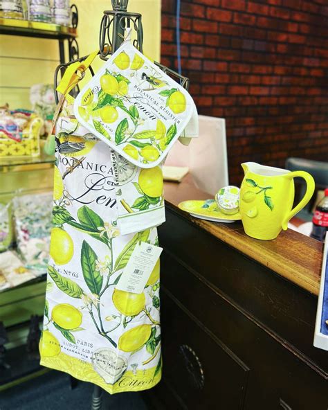 Laredo's Stewart and Yelile Slaughter open 'The Jardiniere & Tea Room'