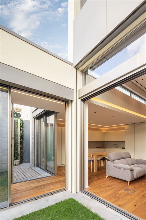 Gallery of KITKAT House / Empty Space Architecture - 22