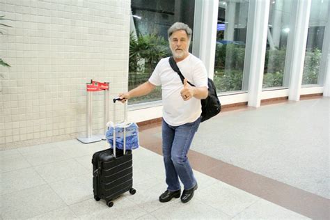 Longe Da Tv Há 13 Anos Marcos Frota Faz Aparição Rara No Aeroporto