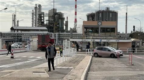 Carburants le gouvernement lance des réquisitions de personnel au