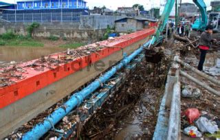 Pembersihan Sampah Di Sungai Ciliwung DATATEMPO