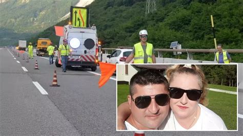 Un Român A Oprit Pe Autostradă Ca Să Ajute O Familie Cu Un Copil Mic și