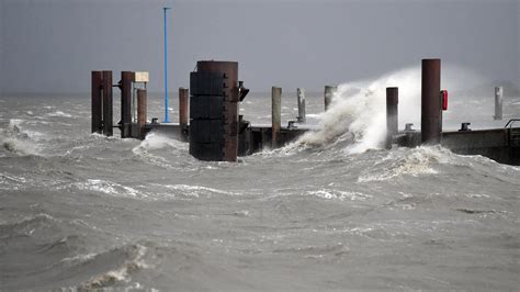 Seewetter Warnung vor Sturmflut an der Nordseeküste für den Morgen