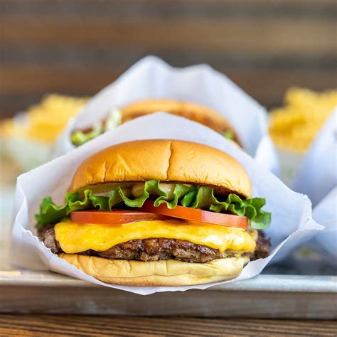 Famed Shake Shack Eatery Arrives At Seattles U Village