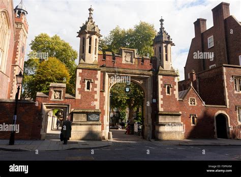 Gate House entrance to Lincoln's Inn from Lincoln's Inn Fields, London ...