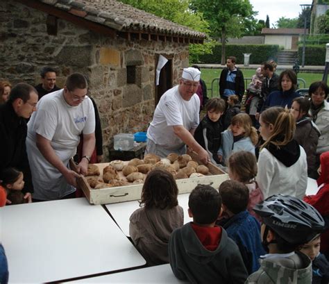 Marcy lÉtoile La Fête du pain renouvelle la tradition de la cuisson