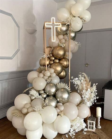 Decoración arcos y columnas de globos para Primera Comunión y Bautizo