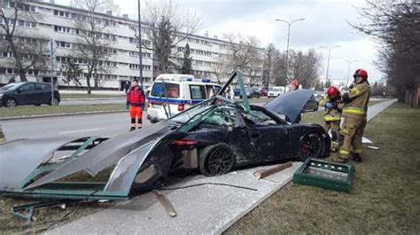 Łódź Porsche wjechało w przystanek autobusowy wypadek na