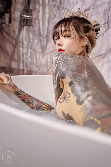 YoKo 요코 SAINT Photolife Bubbles Share erotic Asian girl picture