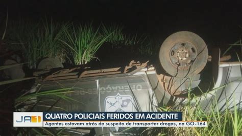 V Deo Viatura Da Pm Capota Durante Persegui O Em S O Sim O Goi S G