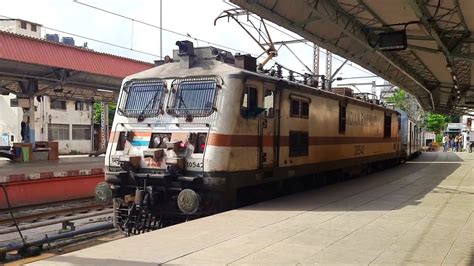 Push Pull Rajdhani Express Departure From Mumbai CSMT To Delhi Indian