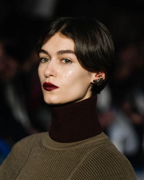 The Fall Makeup Trends Of 2024 Are As Futuristic As They Are Moody Allure