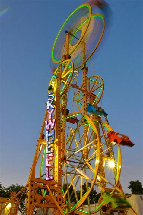 The Skywheel double-decker ferris wheel | Amusement park rides ...