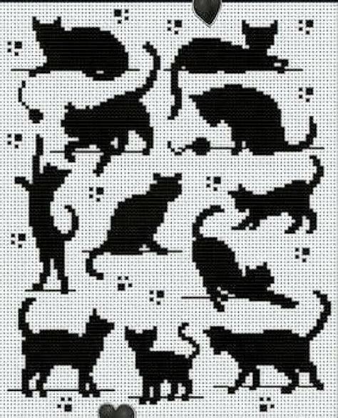 A Cross Stitch Pattern With Cats On It