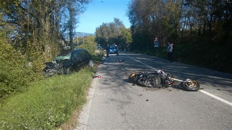 Castelfidardo Incidente Tra Una Moto E Una Clio In Via Della Stazione