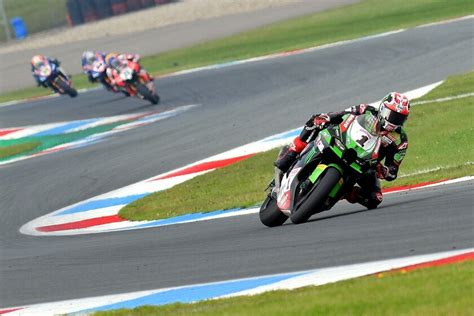 Jonathan Rea Completa El Triplete Aprovechando El Strike De Garrett